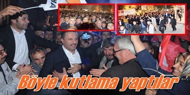 Meydanda kutlama yaptılar