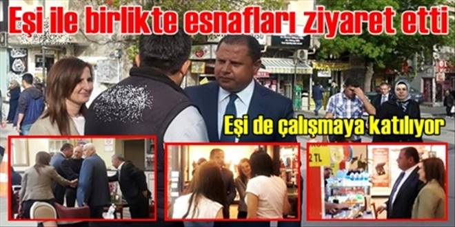 Eşiyle birlikte esnafları dinledi