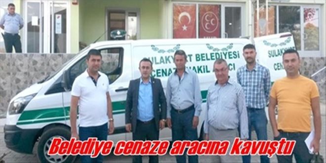Cenaze aracına kavuştular