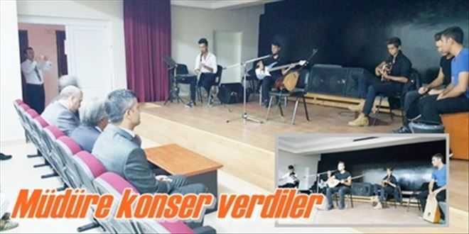 Müdüre mini konser verdiler