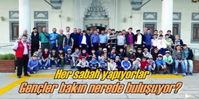 Gençler sabah namazında buluşuyor