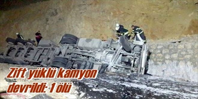 Zift yüklü kamyon  devrildi: 1 ölü
