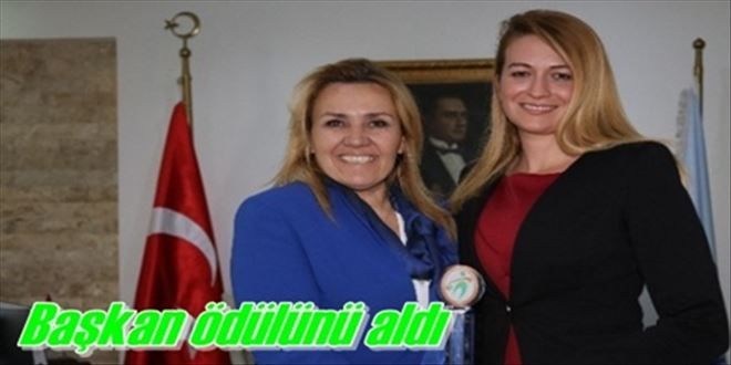 Urla Belediye Başkanı Uyar ödülünü aldı