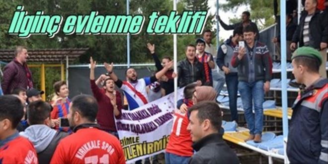 Maçta sürpriz evlilik teklifi