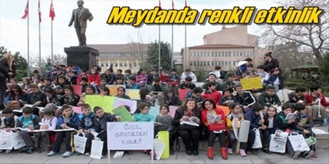 Meydanda kitaplı mesaj!