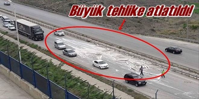 Beton parçaları yola döküldü!