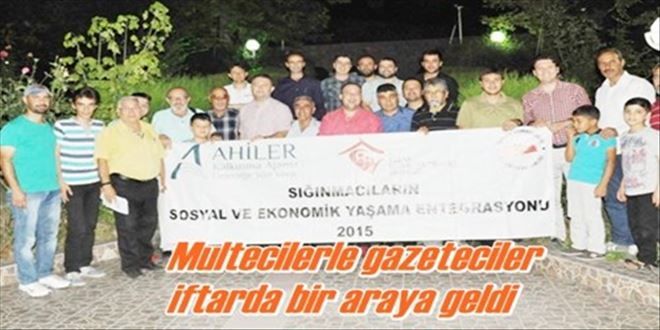 Gazetecilerle mülteciler iftar yaptı