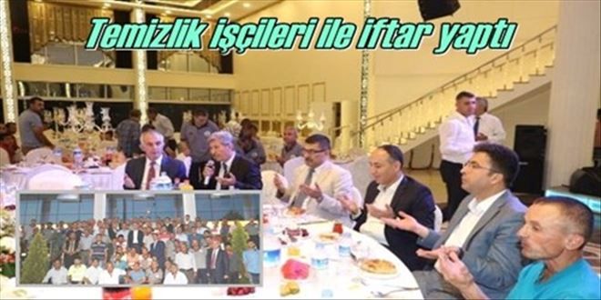 Temizlik işçileri ile iftar yaptı