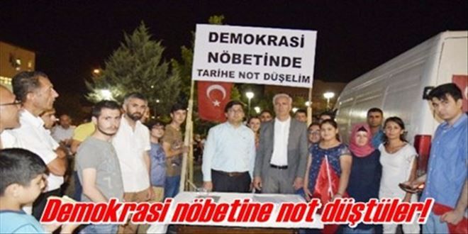 Tarihe not düşüyorlar!