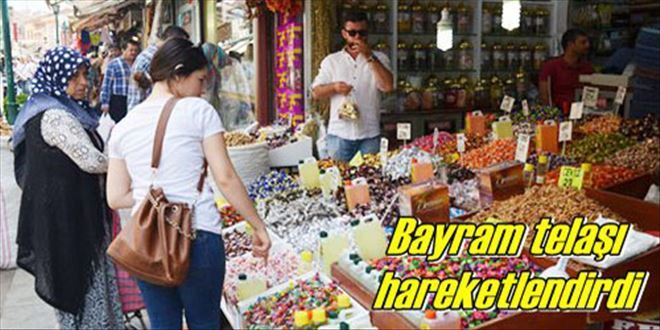 Vatandaş çarşıyı renklendirdi