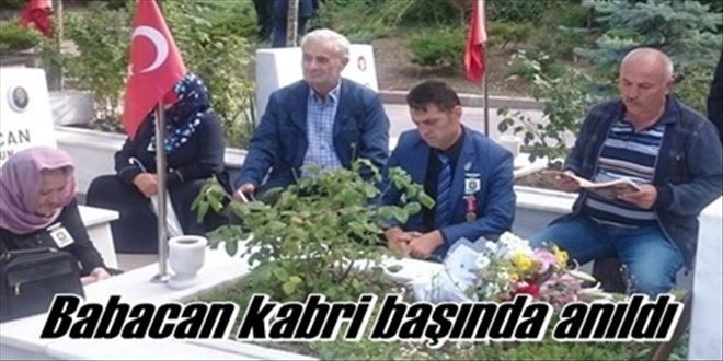 Babacan kabri başında anıldı