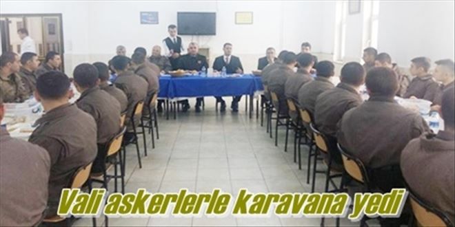 Askerlerle karavana yedi!