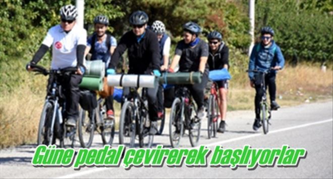 Güne pedal çevirerek başlıyorlar 