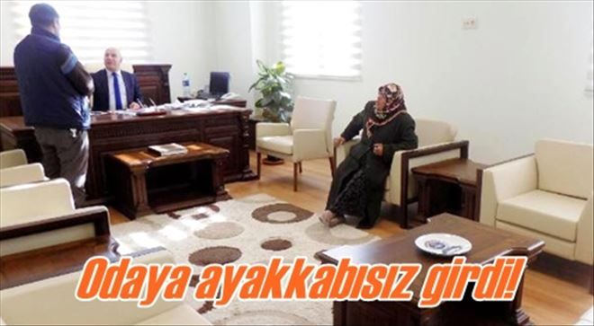 Odaya ayakkabısız girdi!