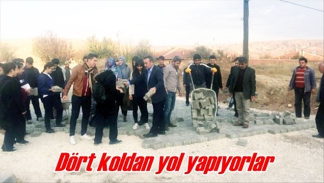Dört koldan yol yapıyorlar