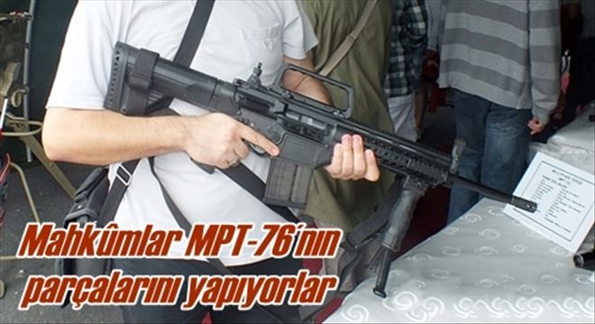Mahkûmlar MPT-76´nın  parçalarını yapıyorlar