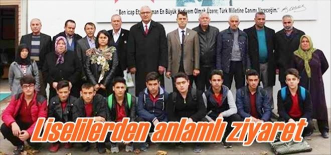 Liselilerden anlamlı ziyaret