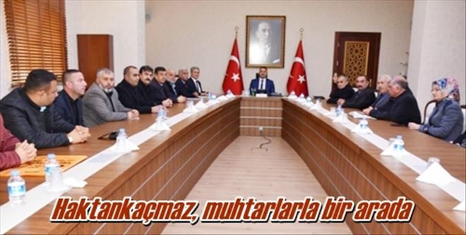 Haktankaçmaz, muhtarlarla bir arada