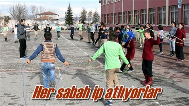 Öğrenciler ip atlayarak  derslere daha zinde başlıyor