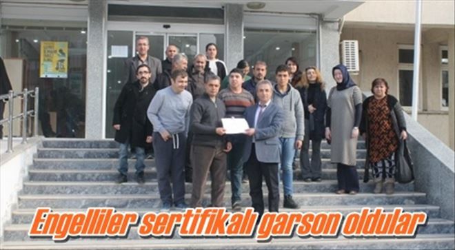 Engelliler sertifikalı garson oldular