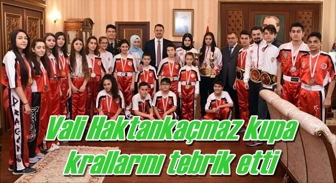 Vali Haktankaçmaz kupa  krallarını tebrik etti