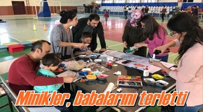 Minikler, babalarını terletti