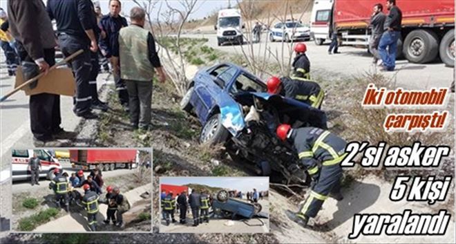 İki otomobil çarpıştı!