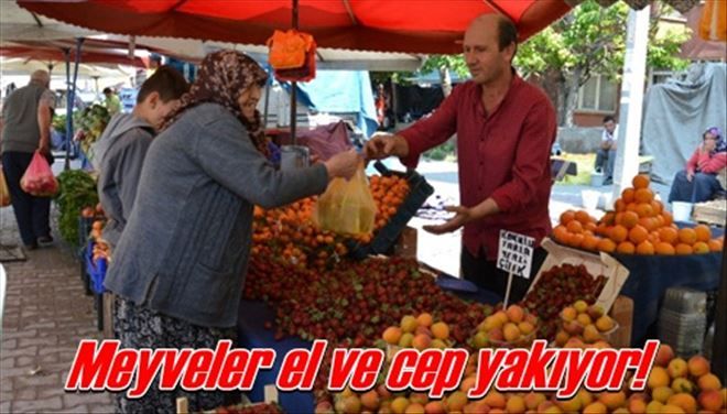 Yaz meyveleri tezgahlarda