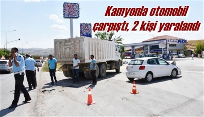 Kamyonla otomobil  çarpıştı, 2 kişi yaralandı  