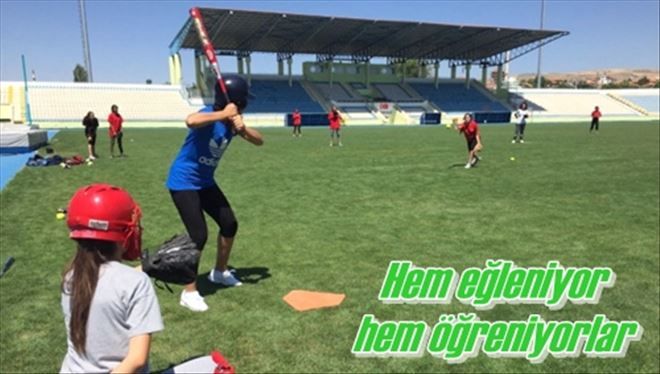 Hem eğleniyor hem öğreniyorlar