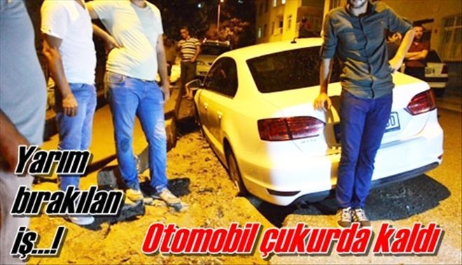 Otomobil çukurda kaldı