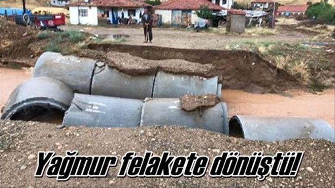 Sel köprüleri yıktı!