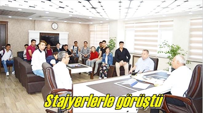 Stajyerlerle görüştü