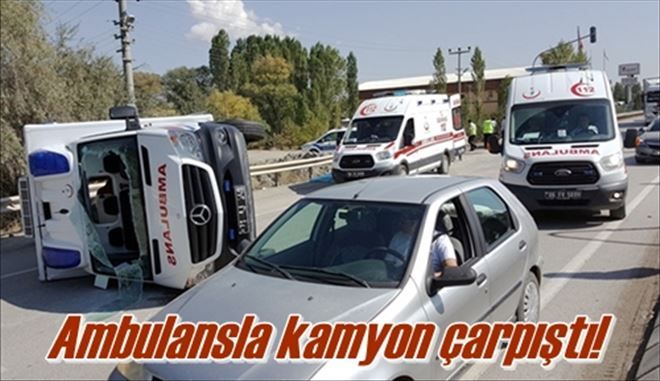 Ambulansla kamyon çarpıştı!