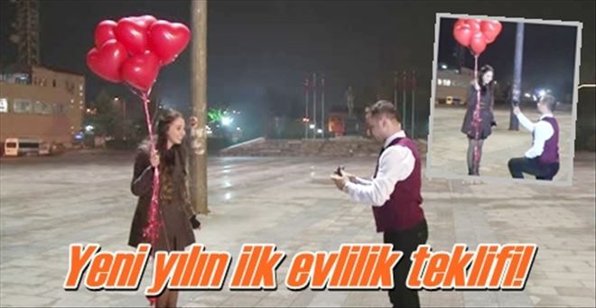 Yeni yılın ilk evlilik teklifi!