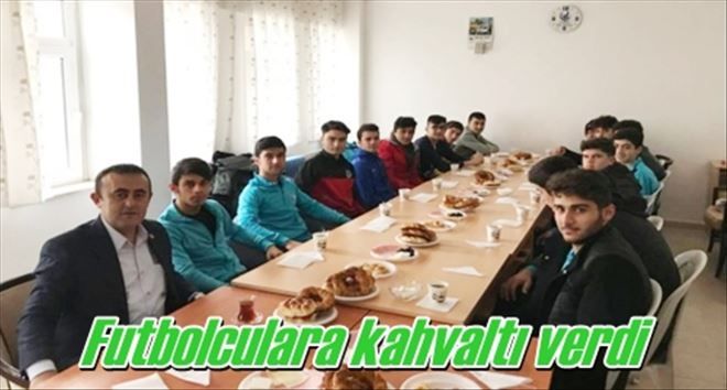 Futbolculara kahvaltı verdi