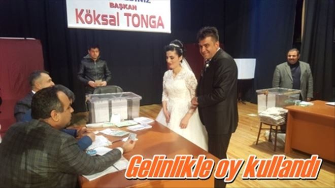 Gelinlikle oy kullandı