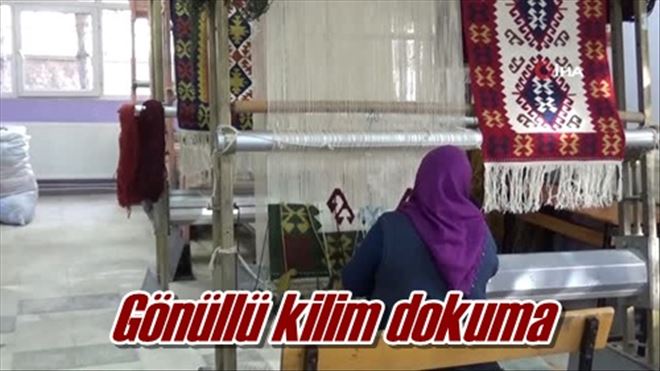 Gönüllü kilim dokuma