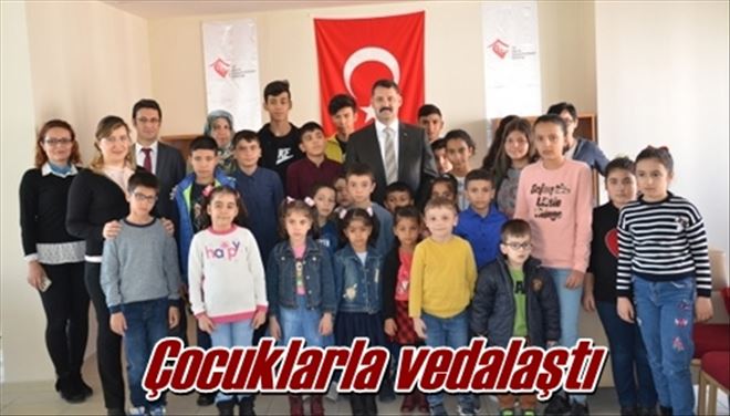 Çocuklarla vedalaştı
