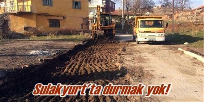 Yol yapımı kışın da sürüyor!
