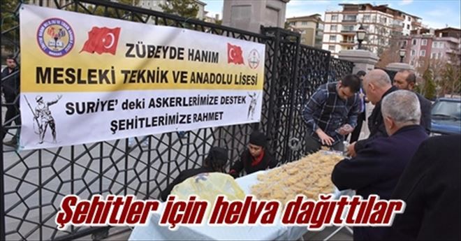 Şehitler için helva dağıttılar
