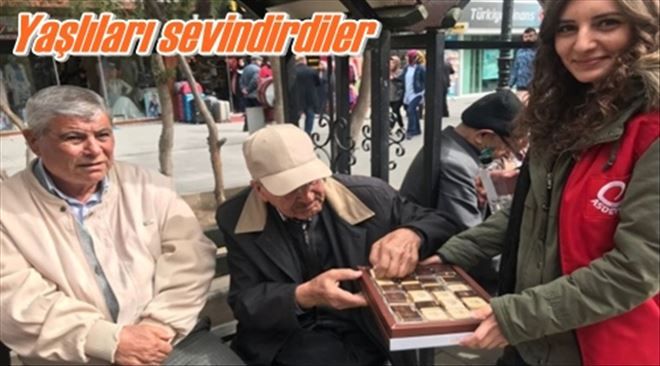 Yaşlıları sevindirdiler