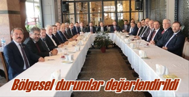 Kahvaltıda bir araya geldiler