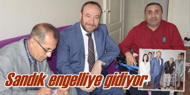 Sandık engelliye gidiyor