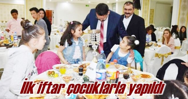 Çocuklarla iftar yaptı
