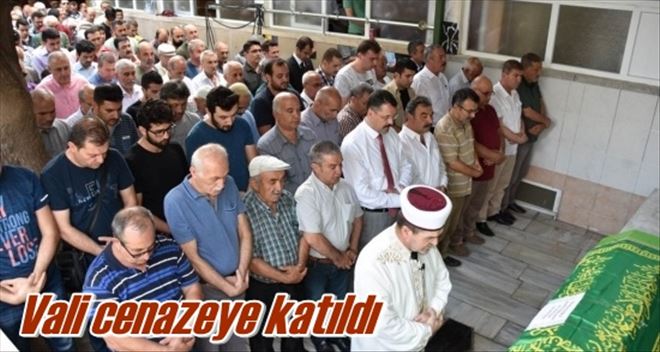 Vali cenazeye katıldı