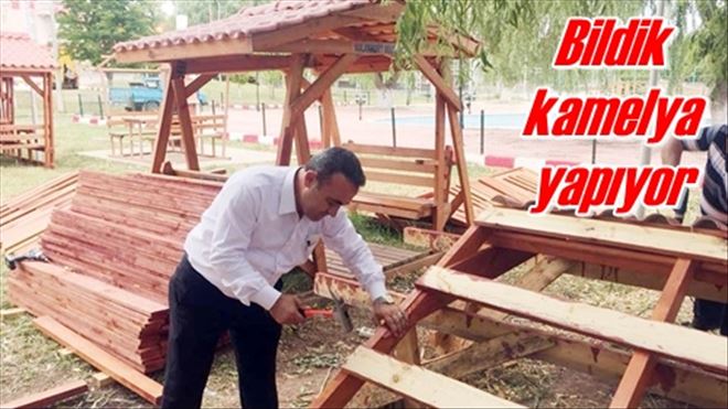 Bildik kamelya yapıyor