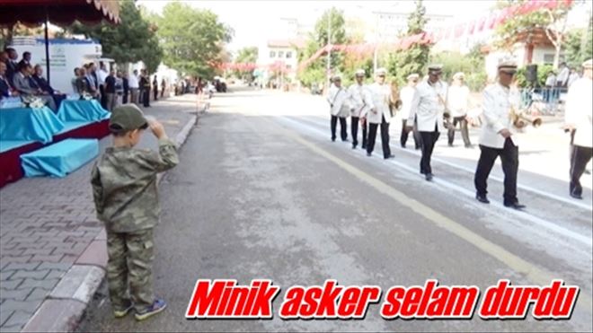 Minik asker selam durdu