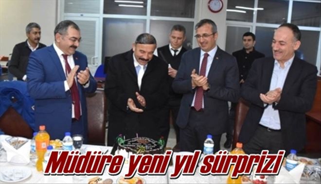 Müdüre yeni yıl sürprizi