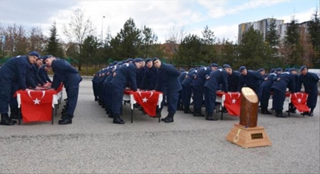 Kısa dönemler yemin etti